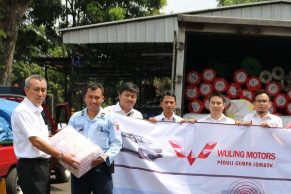 wuling motors berikan bantuan untuk korban gempa lombok 1 600x400