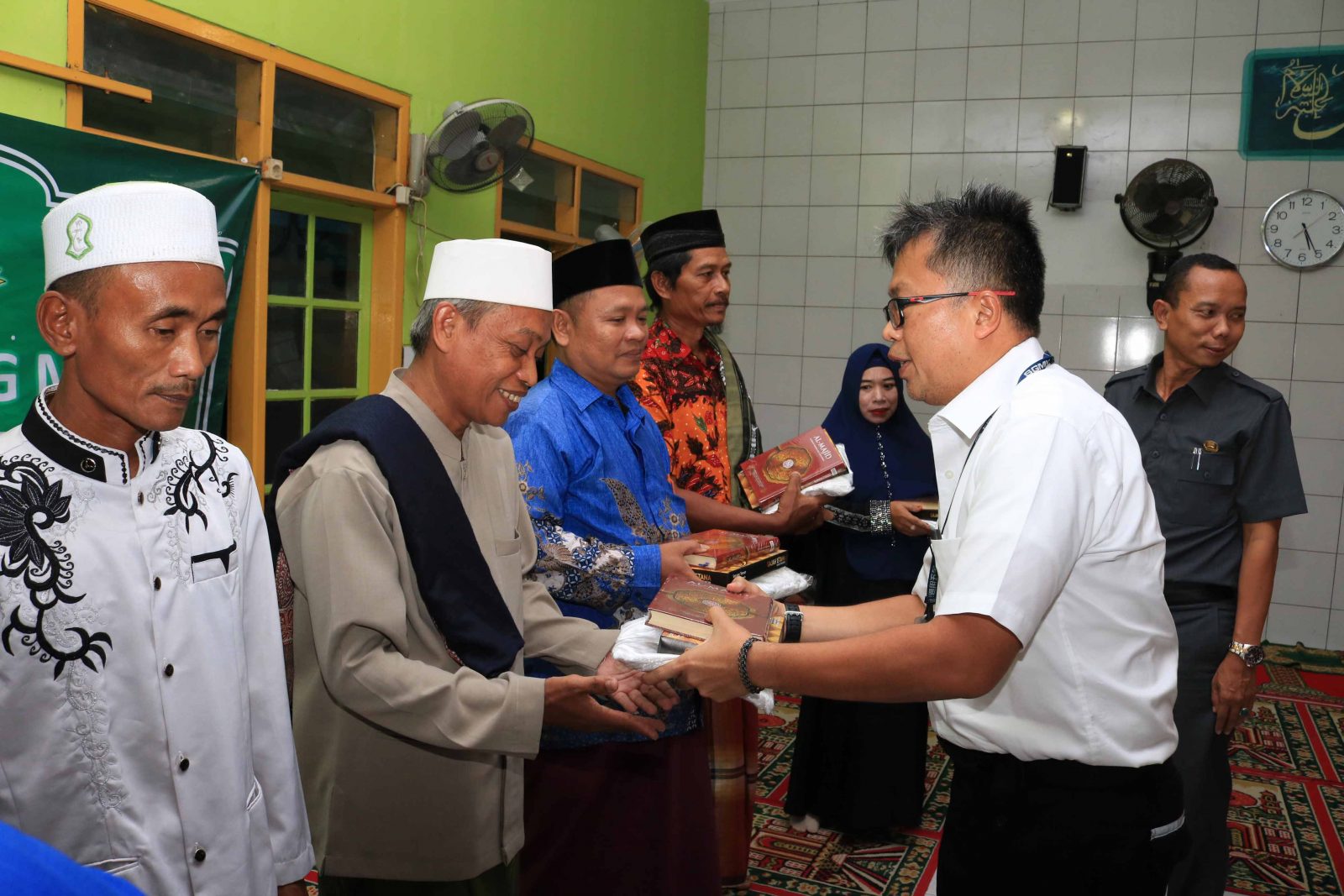 Image Wuling Holds Education and Ramadan CSR Activities