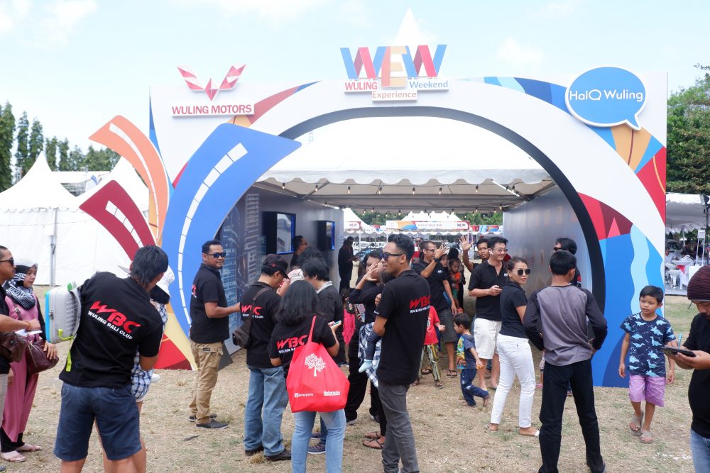 Suasana keramaian di Wuling Experience Weekend yang telah diadakan di berbagai kota di Indonesia