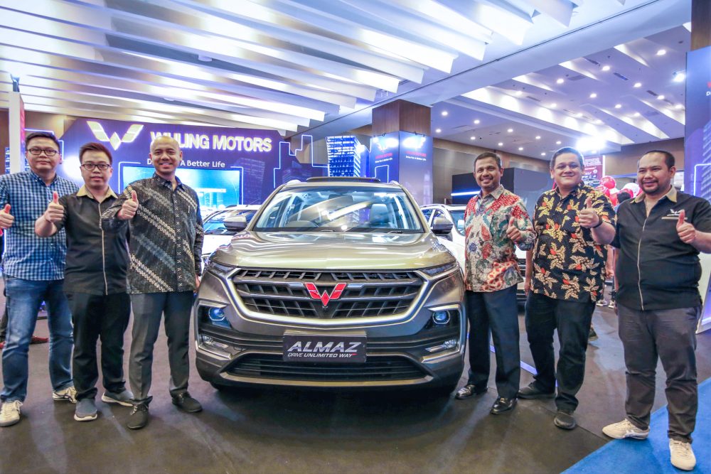 Wuling Motors bekerja sama dengan mitra diler Arista Group berpartisipasi di GIIAS Medan 2019