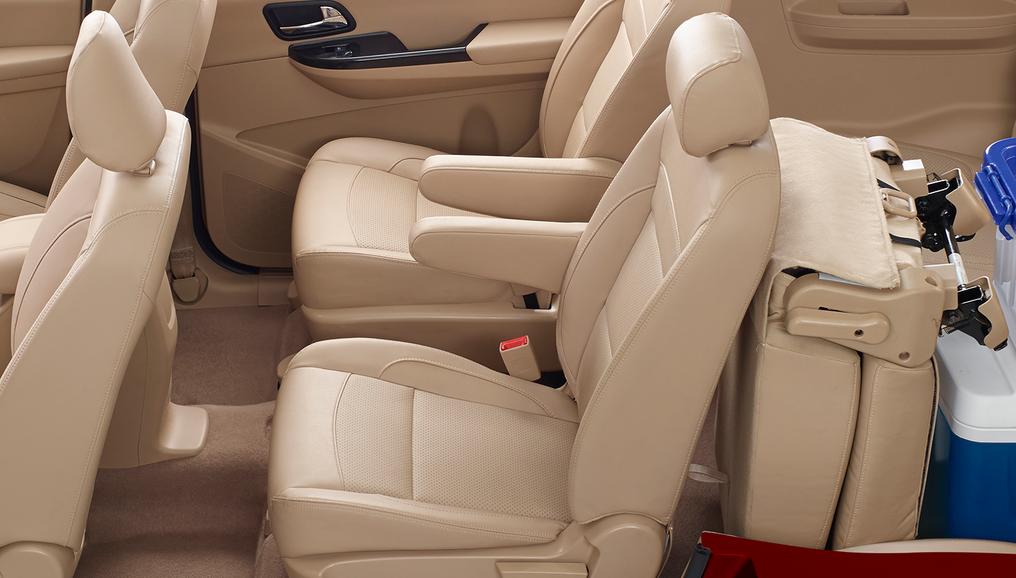 4 Advantages of Having a Car with Captain Seats Wuling