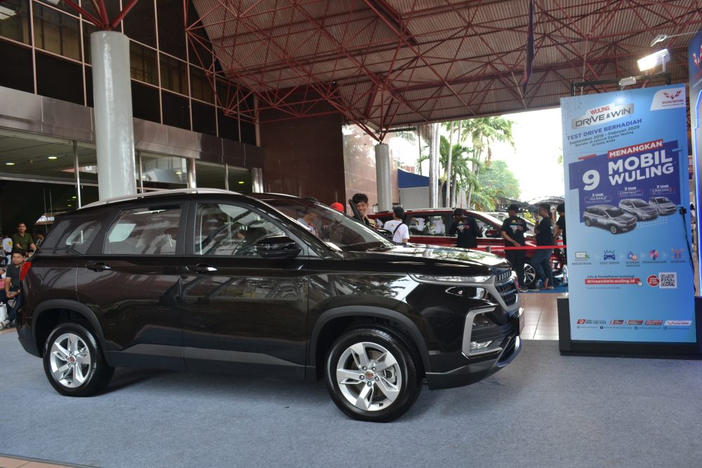 Wuling turut hadirkan Smart Technology SUV Almaz yang dipamerkan di booth pada area koridor Gedung Pusat Niaga JIEXPO Kemayoran 1000x667