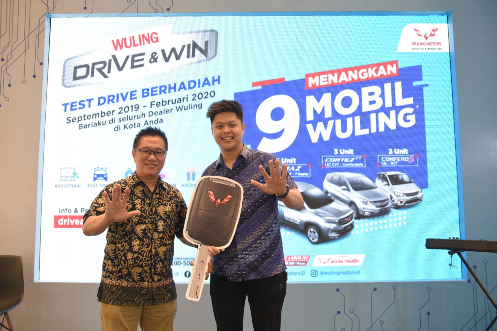 Image Hadiah Program Wuling ‘Drive & Win’ Periode Kedua Diserahkan Kepada Para Pemenang