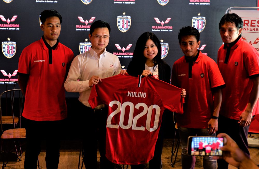Wuling Motors berkolaborasi dengan Bali United sebagai sponsor 1000x654