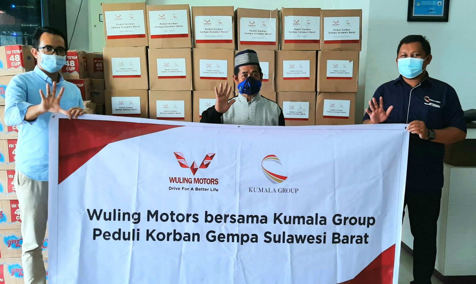 Image Wuling Bersama Kumala Group Peduli Sulawesi Barat