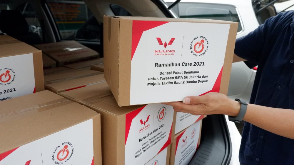 Sumbangan 100 paket sembako diserahkan dalam kegiatan Ramadhan Care 2021 hari ini 1000x563