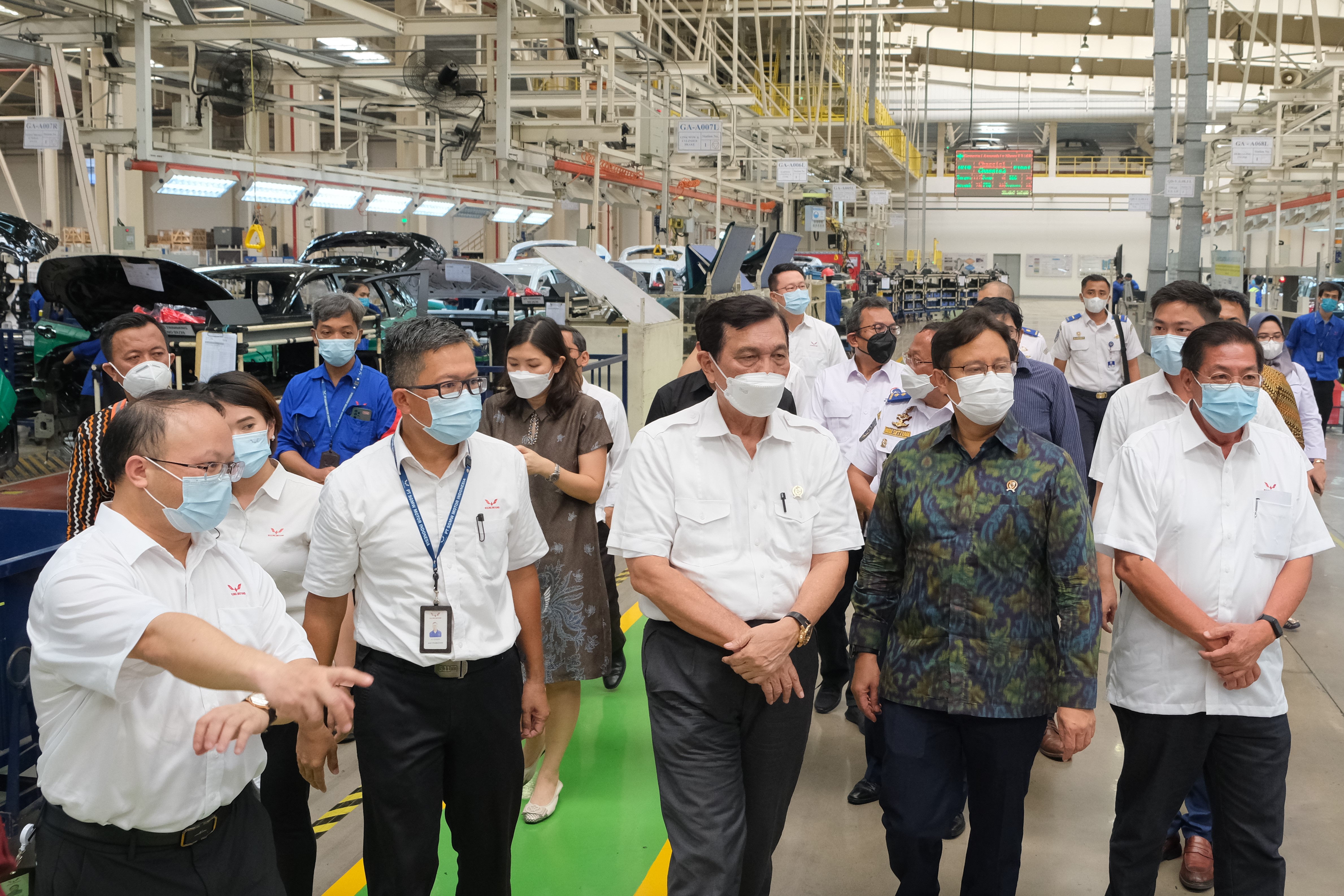 Image Coordinating Minister for Marves, Minister of Transportation, and Minister of Health Visit Wuling Factory