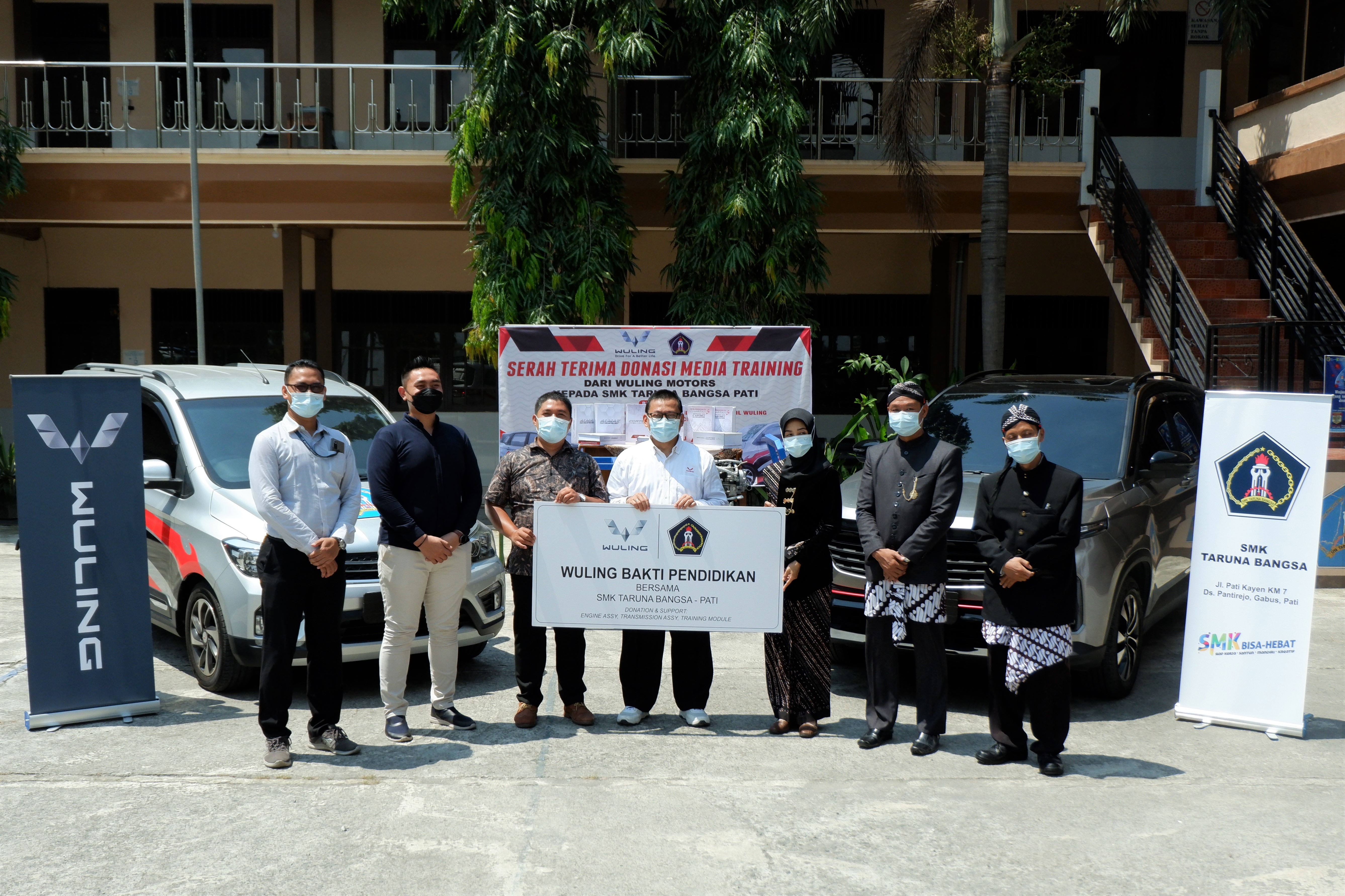 Image Wuling Bakti Pendidikan Program Officially Runs at SMK Taruna Bangsa