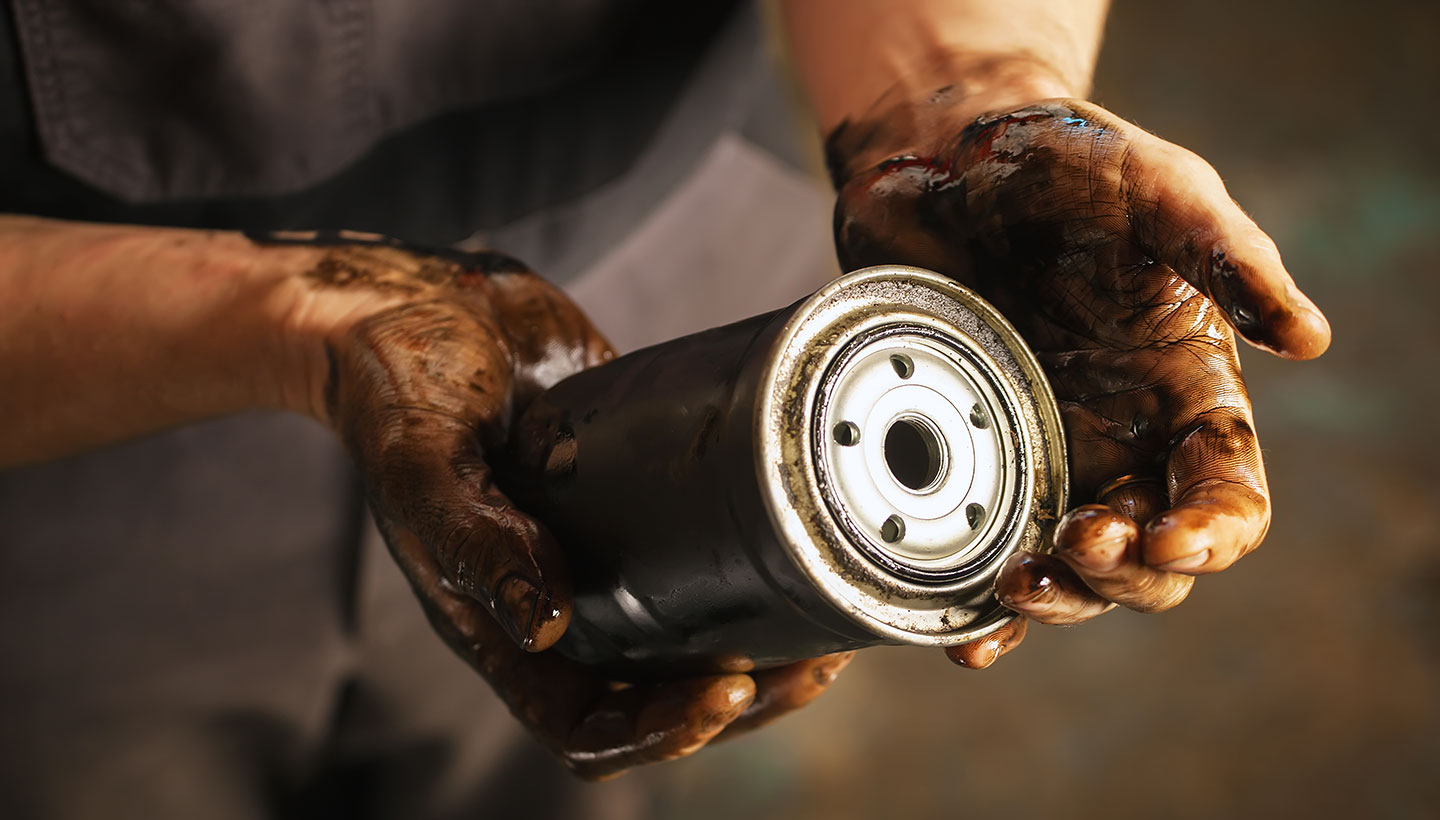 The Function of Car Engine Oil & When To Change It? Wuling