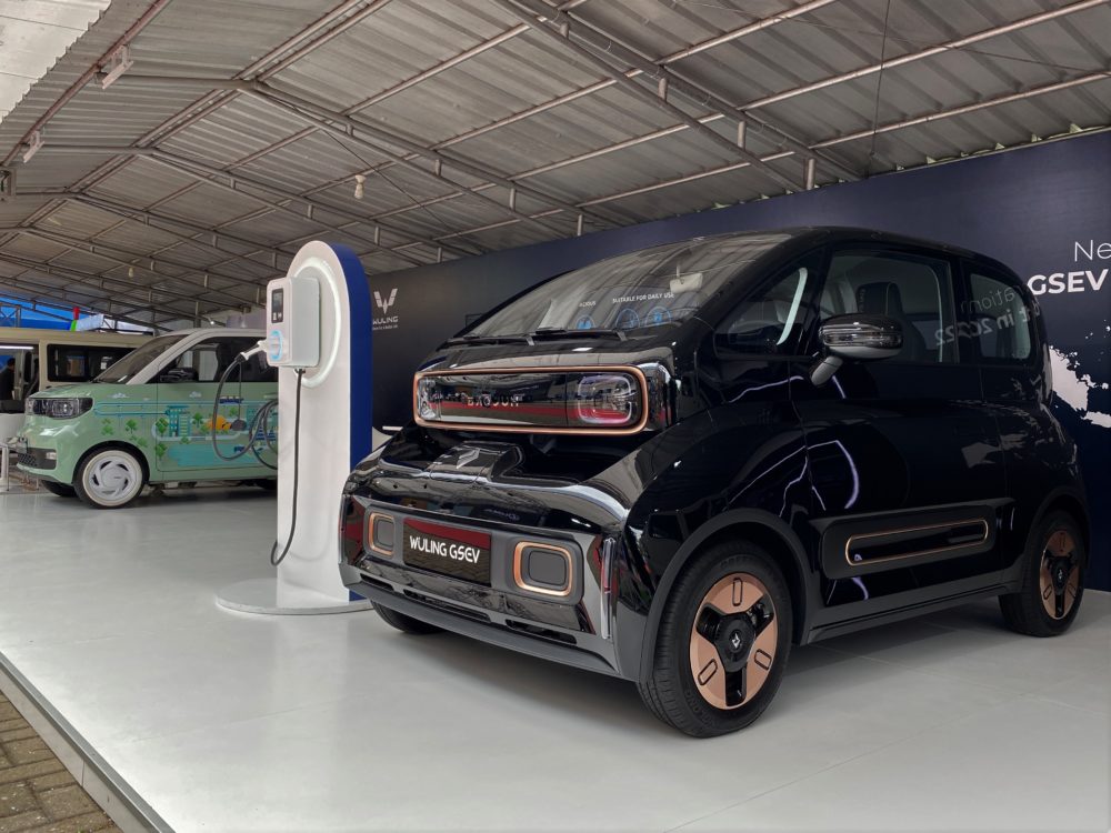 Wuling turut berpartisipasi dalam Indonesia Electric Motor Show 2021 dengan membawa 2 unit kendaraan listrik GSEV 1000x750