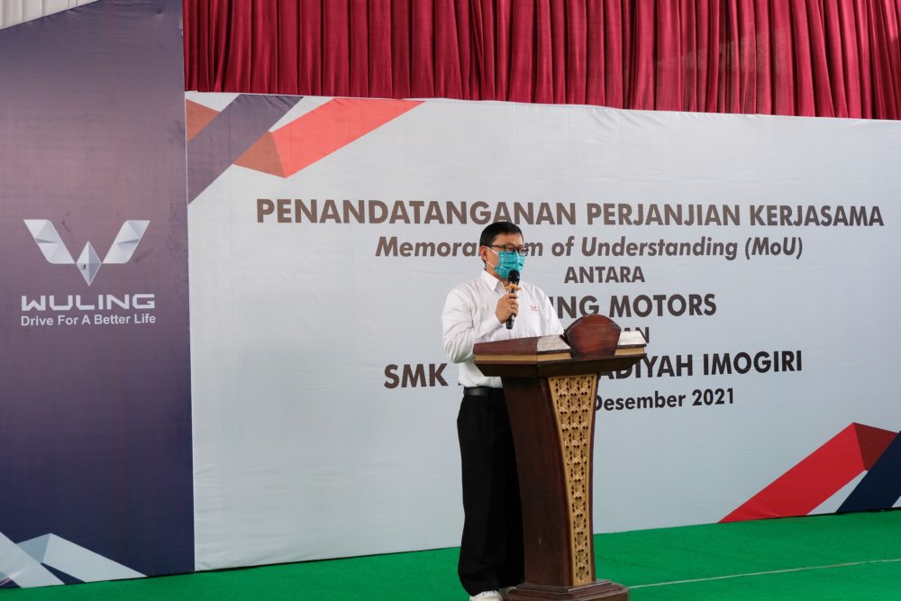 Taufik S. Arief selaku Aftersales Director Wuling Motors memberikan sambutan di acara peresmian yang digelar hari ini 1000x667
