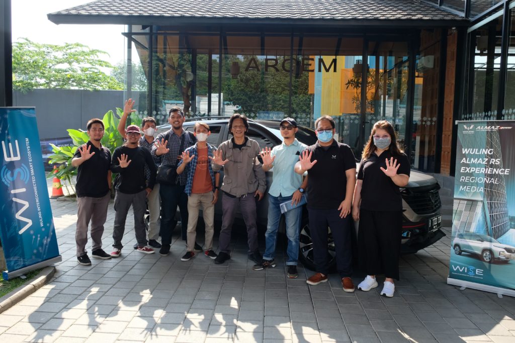 Image Wuling Shared WISE Innovation Experience with Media in Semarangr