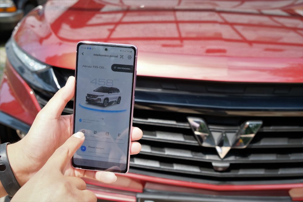 Fasilitas Internet of Vehicle menghubungkan pengguna dengan kendaraan melalui konektifitas internet lewat aplikasi MyWuling serta head unit 1000x667
