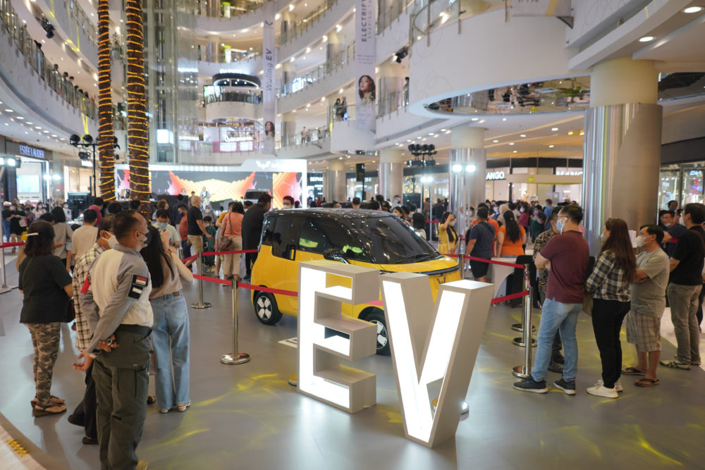 Mobil EV yang akan segera dipasarkan di Indonesia ini mengaplikasikan bahasa desain future tech yang memadukan sentuhan masa depan dan teknologi 1000x667