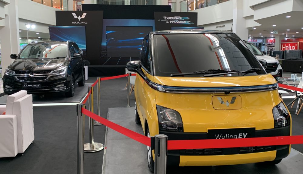 Wuling menampilkan eksterior Wuling EV ke pameran ini sebagai rangkaian pre launch Wuling EV yang telah dimulai sejak awal Juni 1000x577